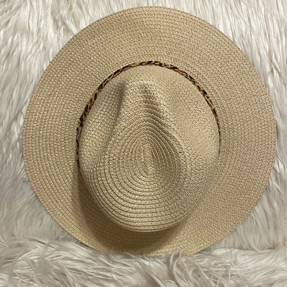 Straw hat, leopard strap 🐅